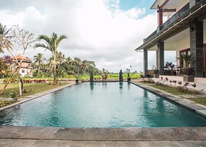 Villa Popolan And Guest House