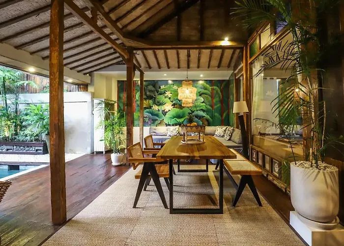Nicely-Decorated Compact Villa With Plunge Pool