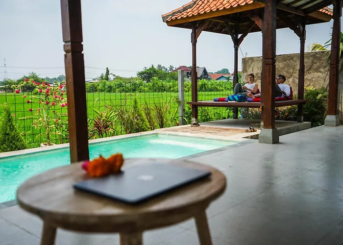 Rumah Tengah Sawah