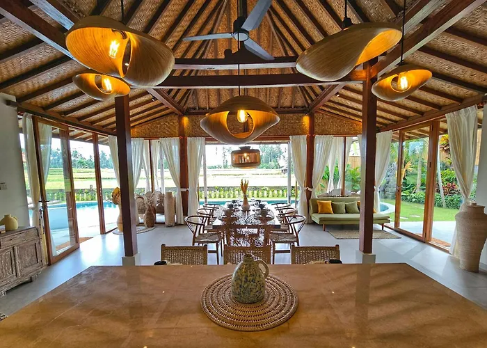 Villa Diyara Ubud - 6000 Sq Ft Private Villa - Stunning Rice Field View - Big Pool & Garden