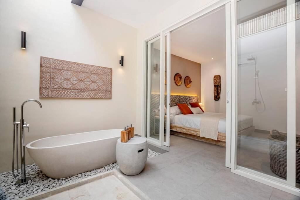 Villa White Lotus By Balisuperhost *