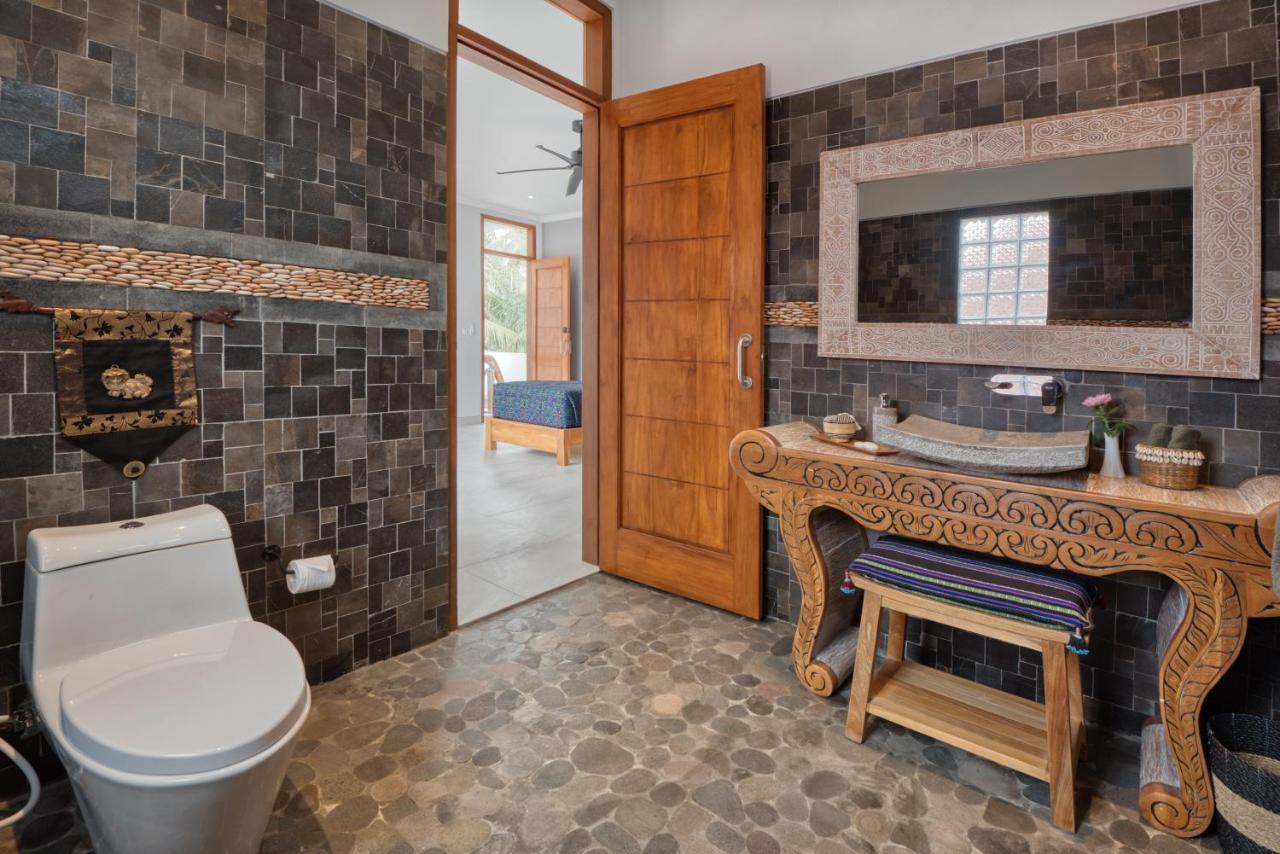 Wake In Paradise And Luxury Lebah Villas