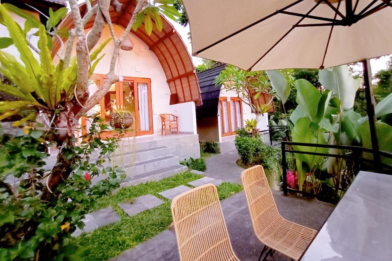 Uma Manyar Sunset Lodge