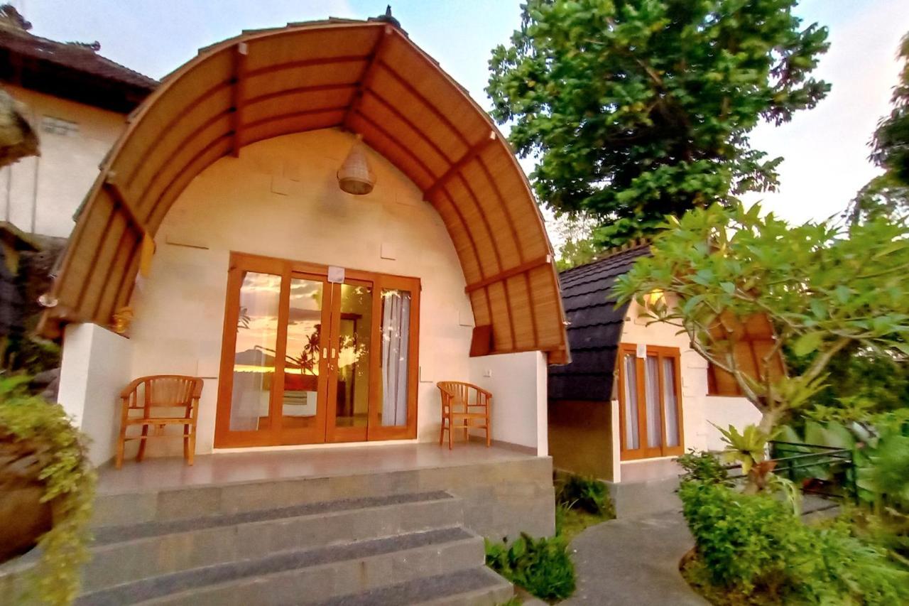 Uma Manyar Sunset Lodge