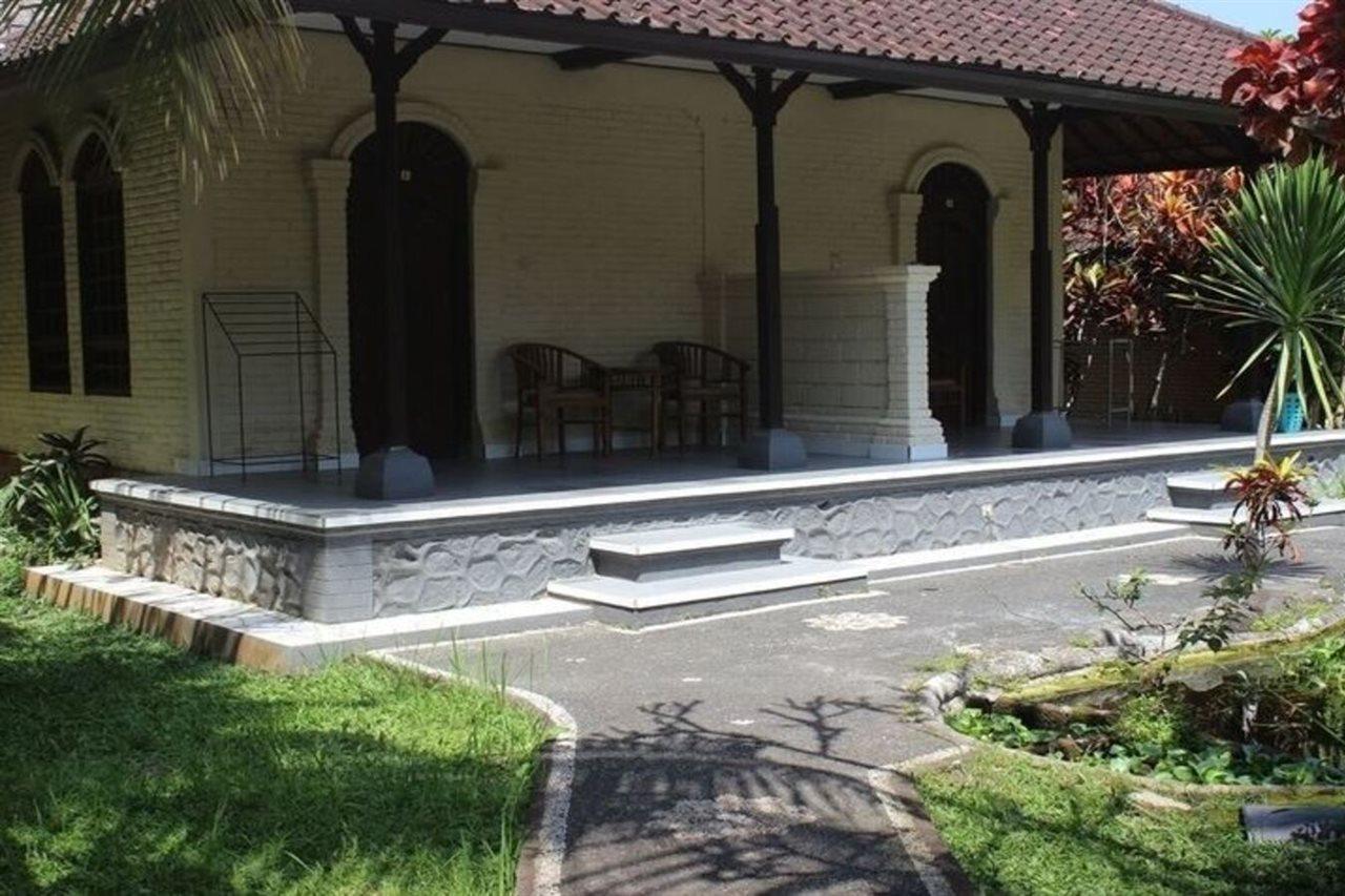 Agung Trisna Guest house *