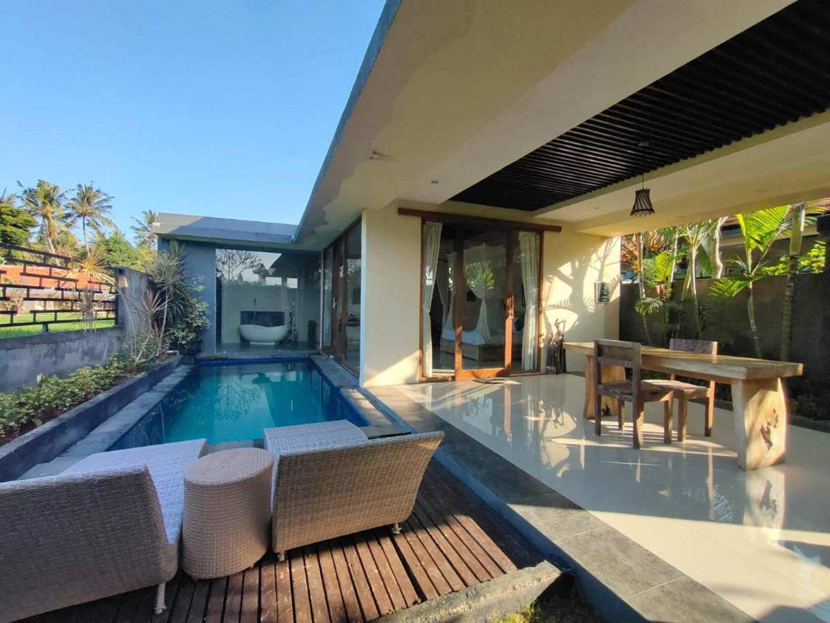 Villa Asri Sari & *
