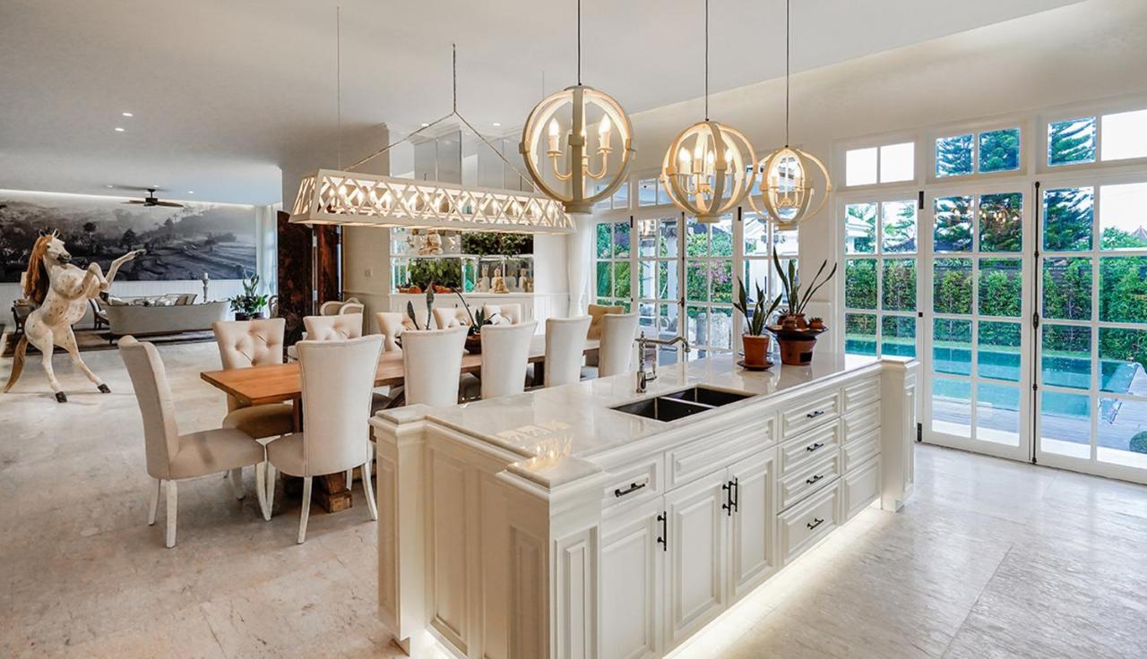 Villa Symphony White By Balisuperhost *