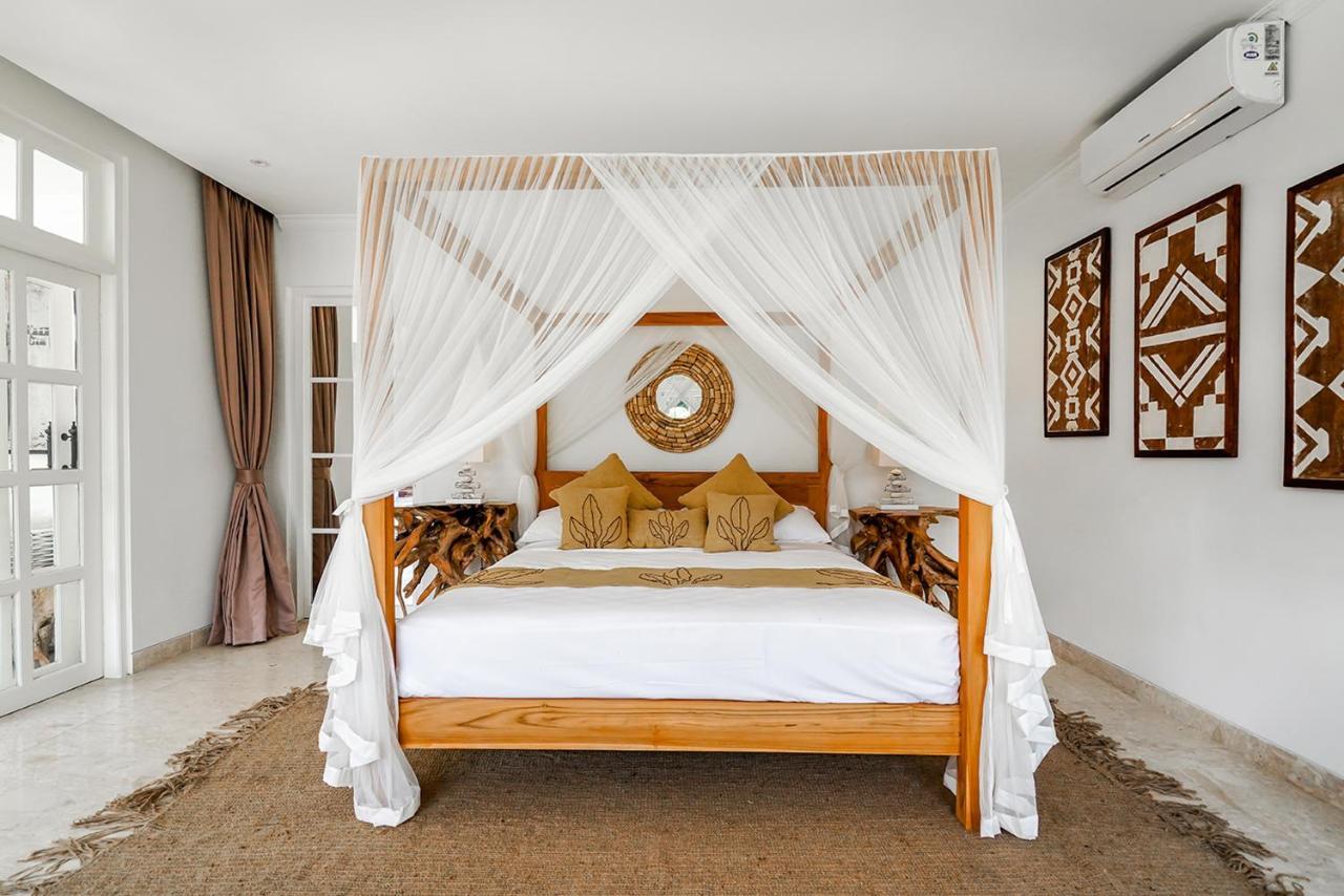 Villa Symphony White By Balisuperhost *