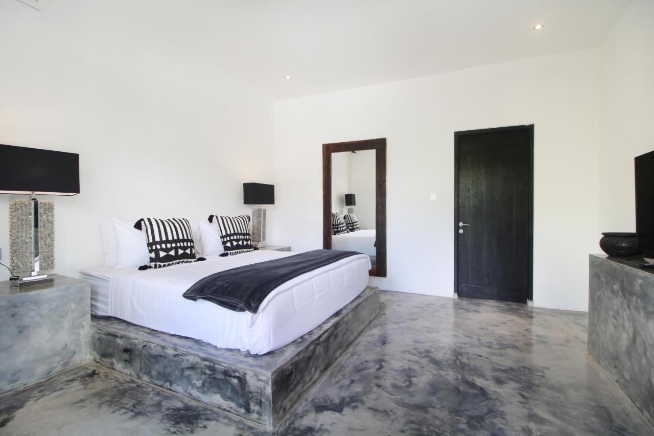 Jungle's Door By Is Simple Villa *