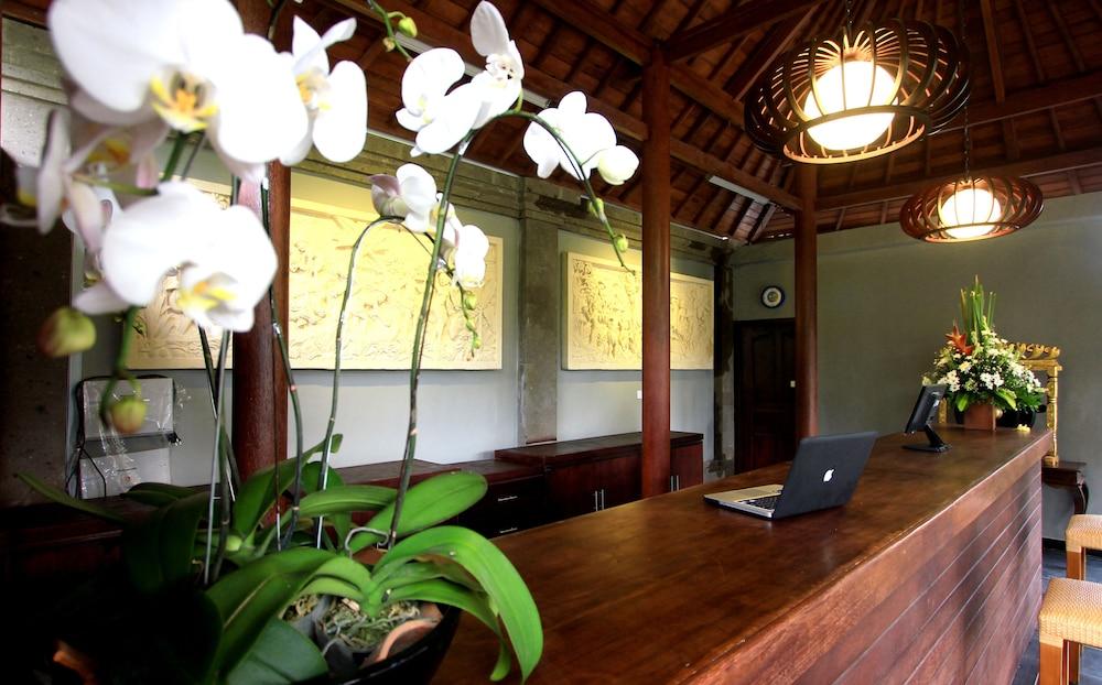 Raya Boutique Hotel