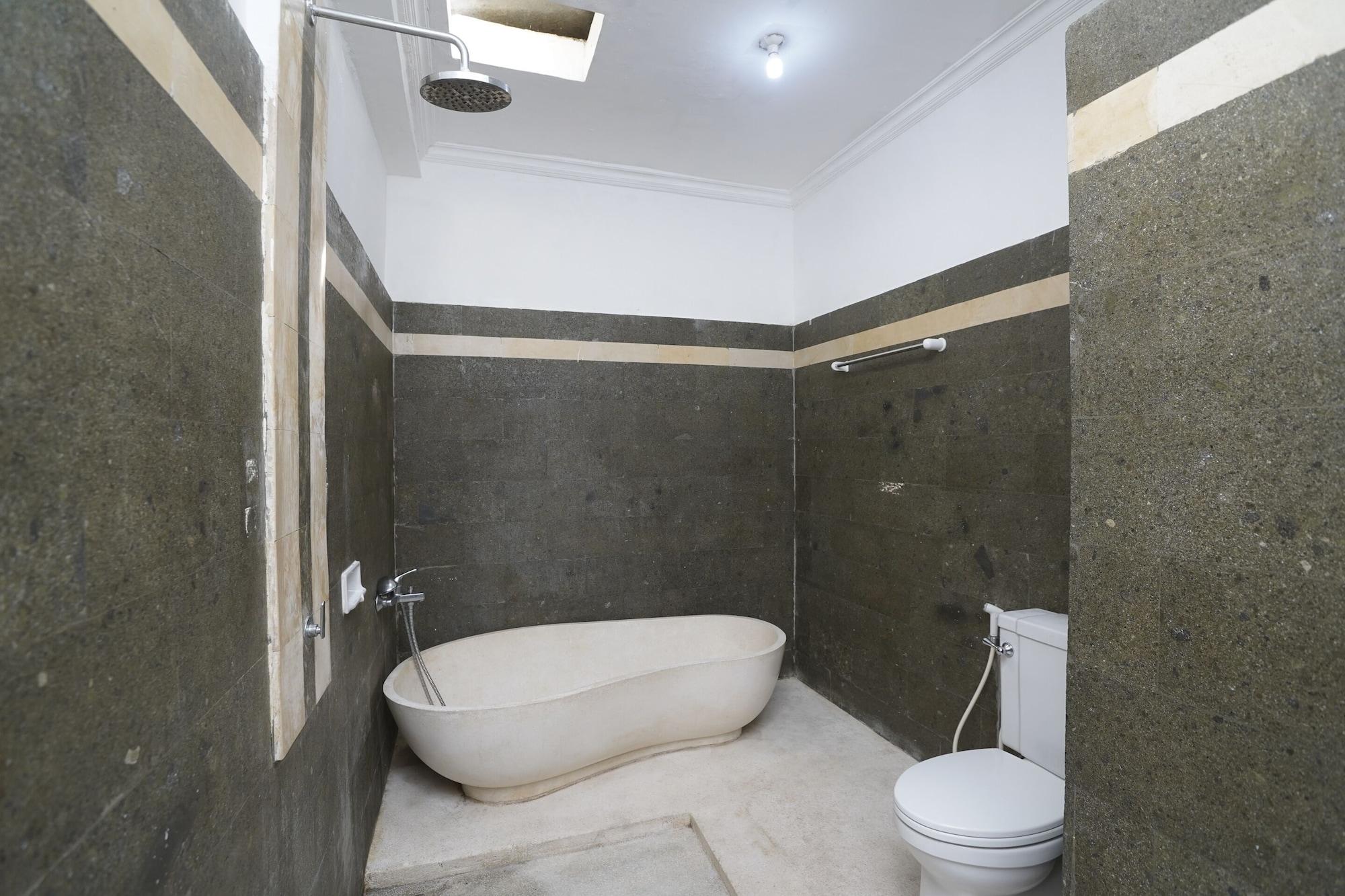 Sayan Kubu Hotel 3*