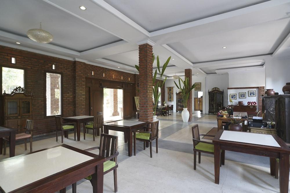 Sayan Kubu Hotel 3*