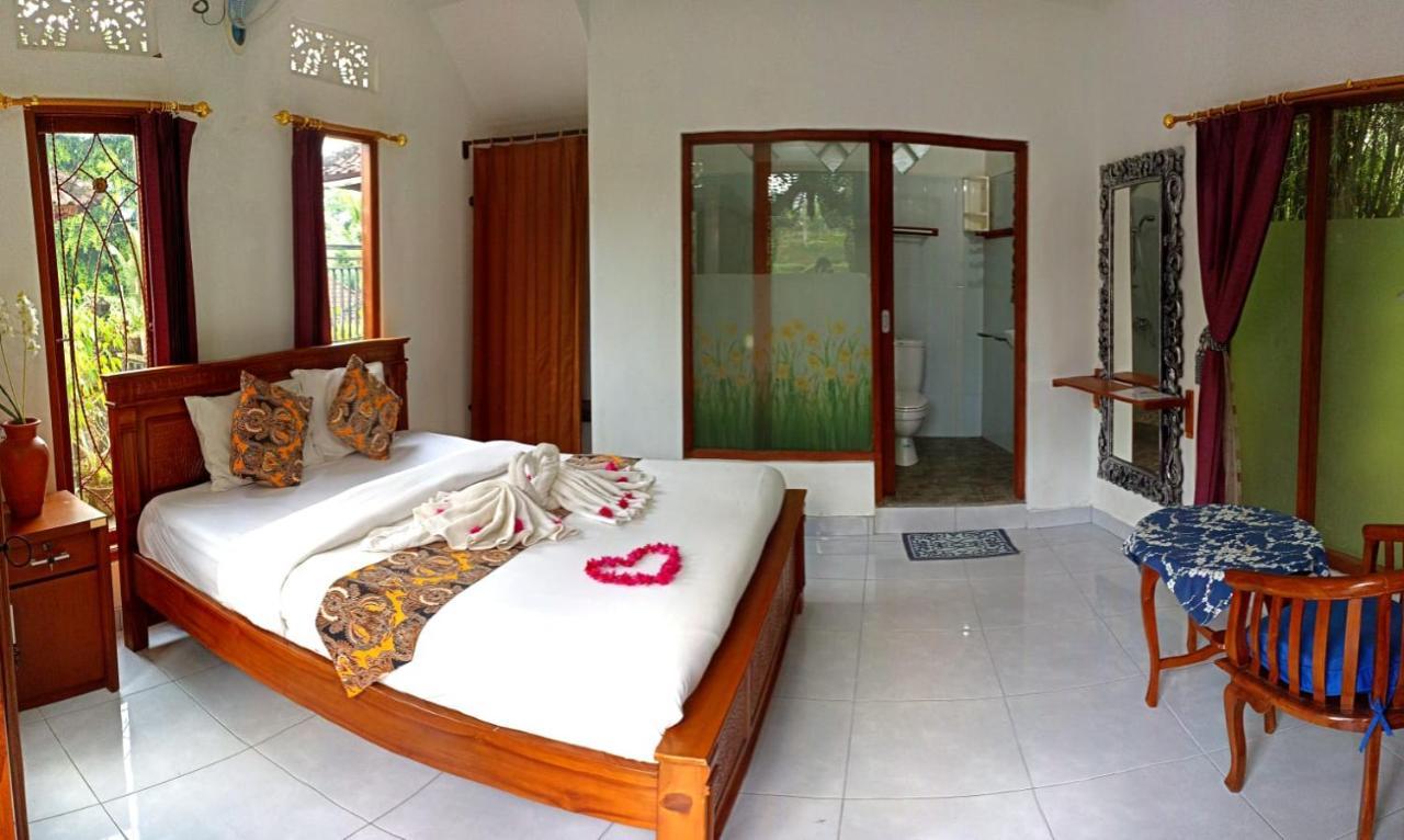 Kartika's House Guest house *