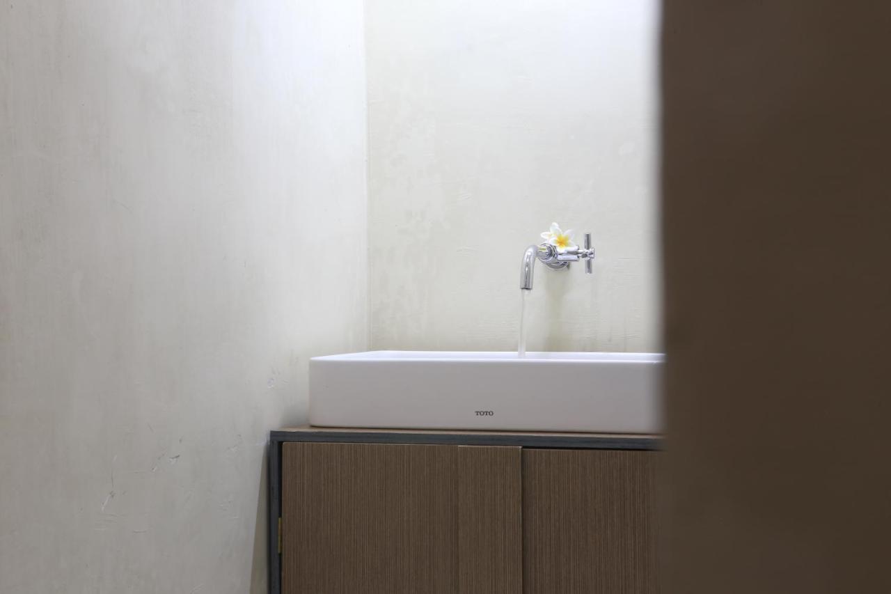 Asrama Aru House *