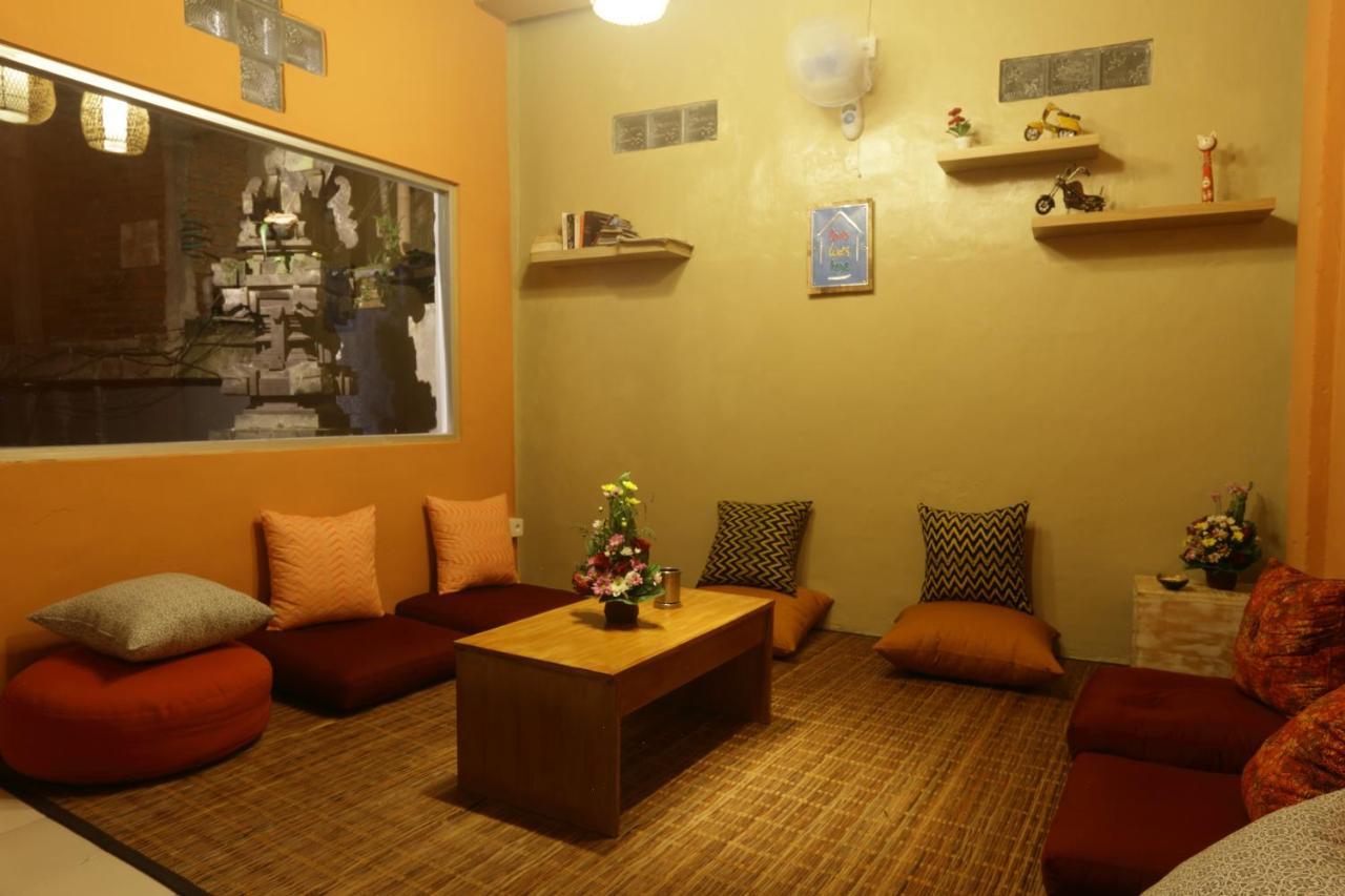 Aru House *