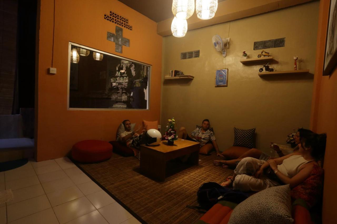 Aru House *
