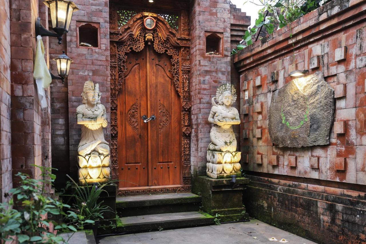 Secret House: A Hidden Paradise For Young Couple