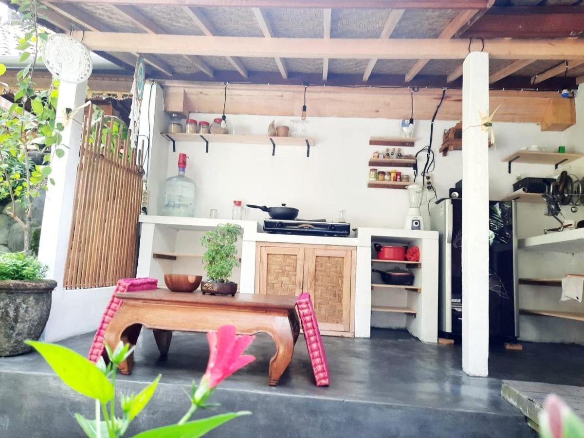 Guest house Asik Bali House 2*