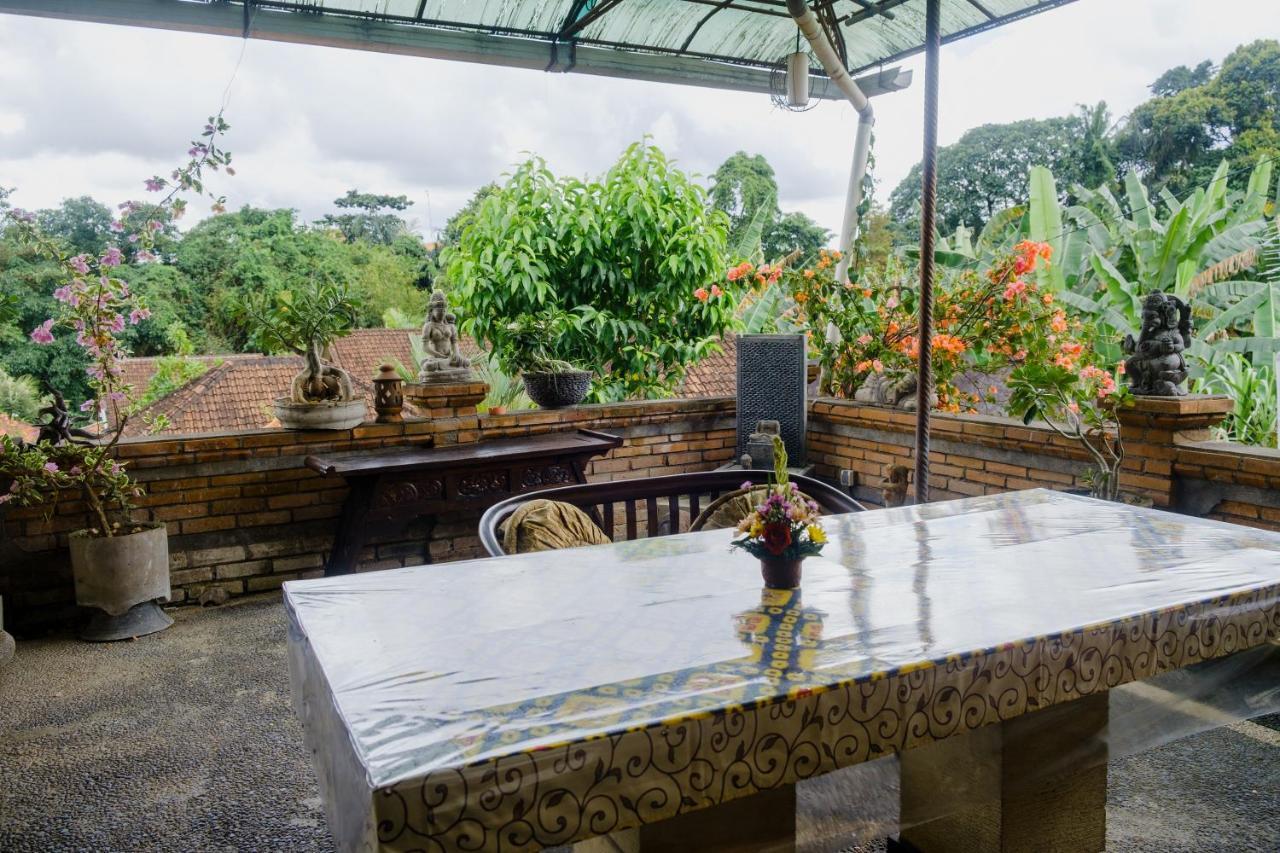 Desak Putu Putra *