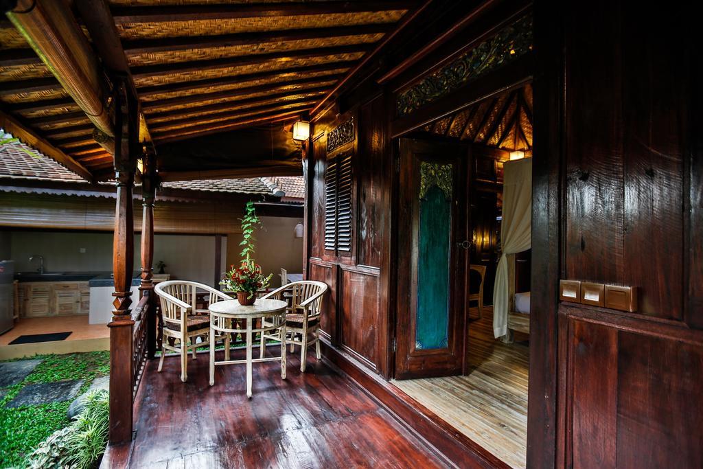 Nini Villa *