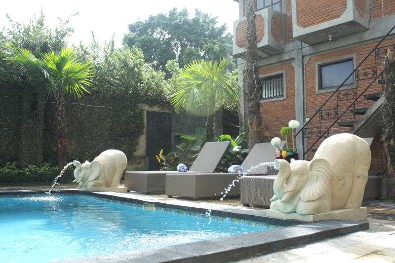 The Grand Sunti Hotel 3*