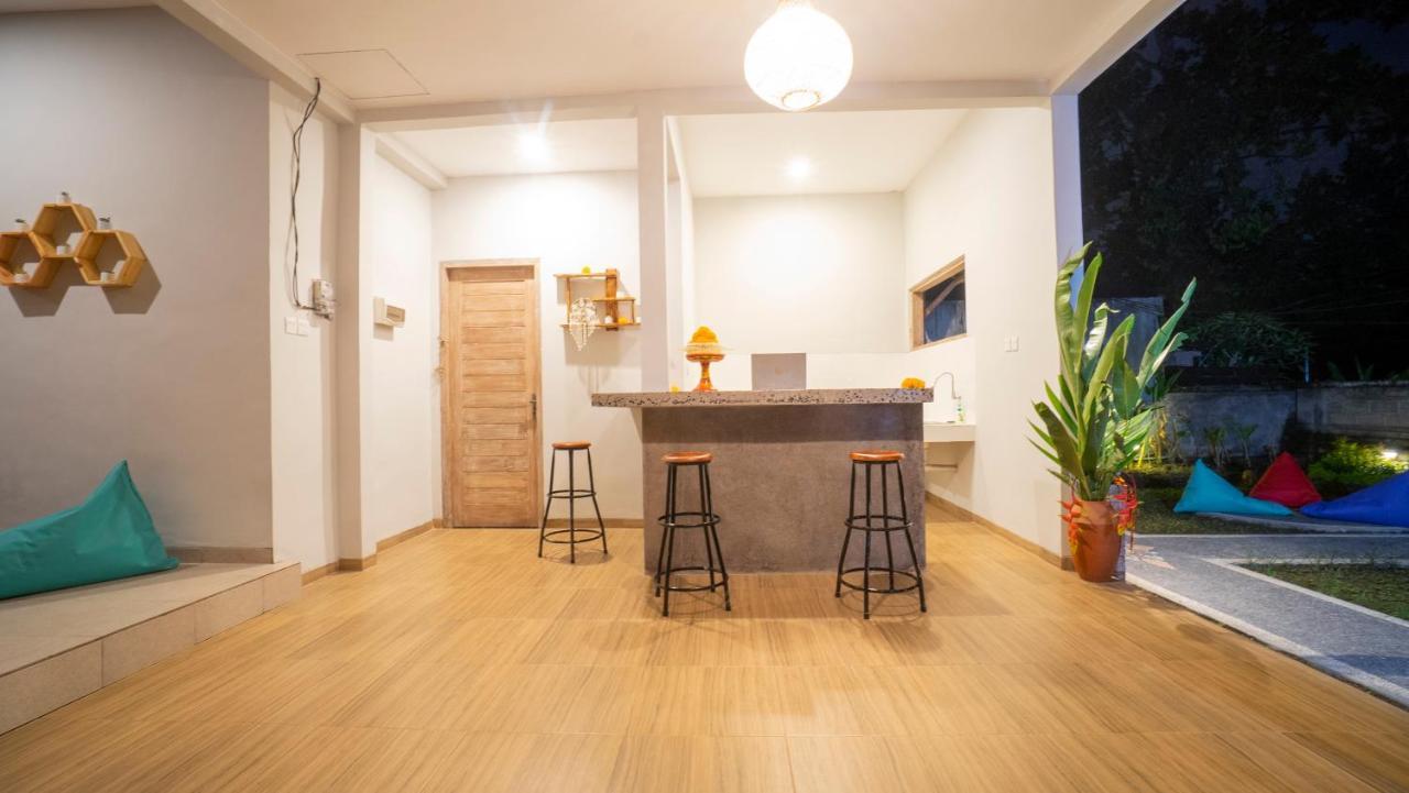 Hostel Aura House