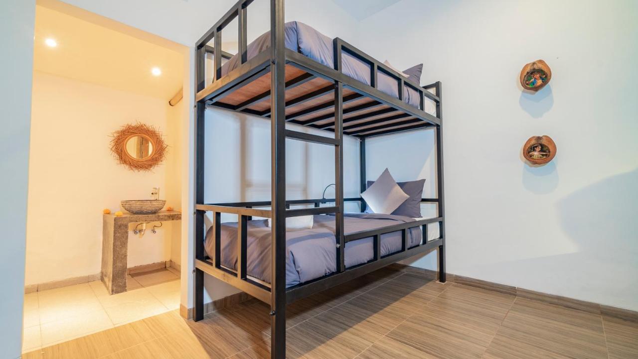 Hostel Aura House