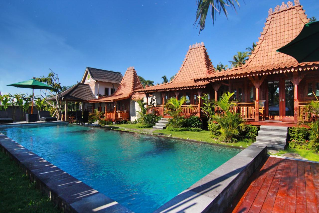 Romantic Deluxe 0ne Bedroom Wooden 2 Ubud (Bali)