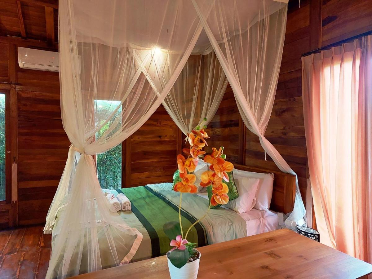 Villa Shivananda Antique By Eps