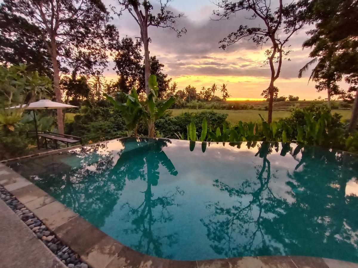 Uma Manyar Sunset