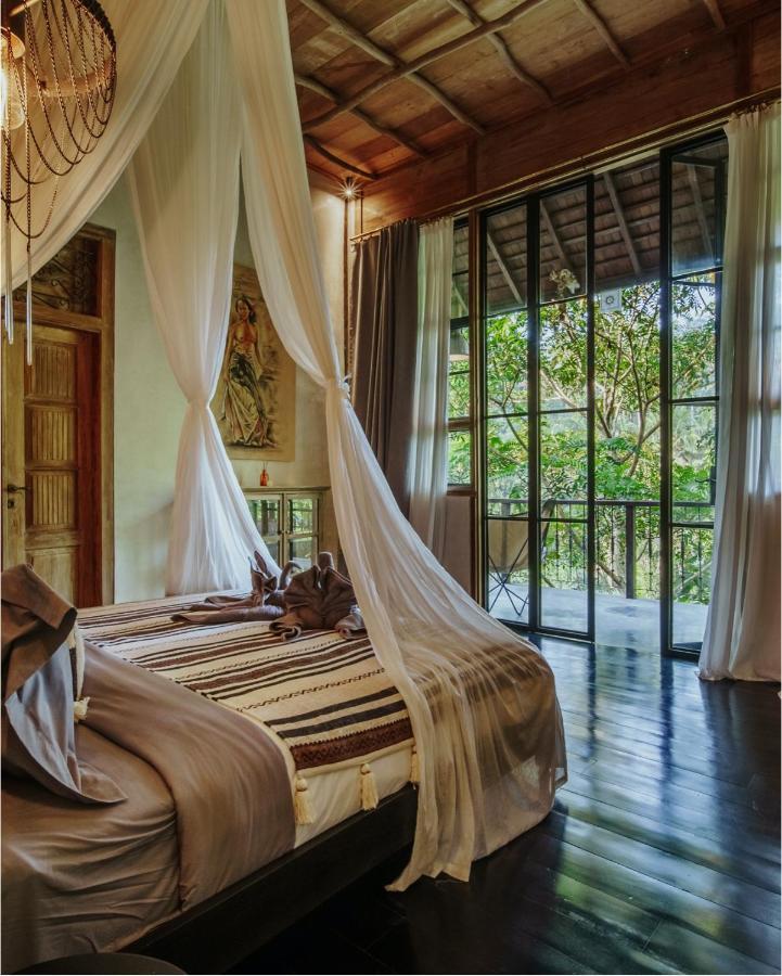 Villa Bedulu Cliff Estate - Wood Side