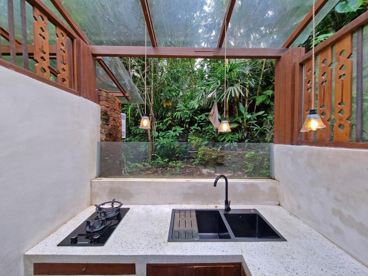 Mahadevi Jungle Retreat Joglo 3 *