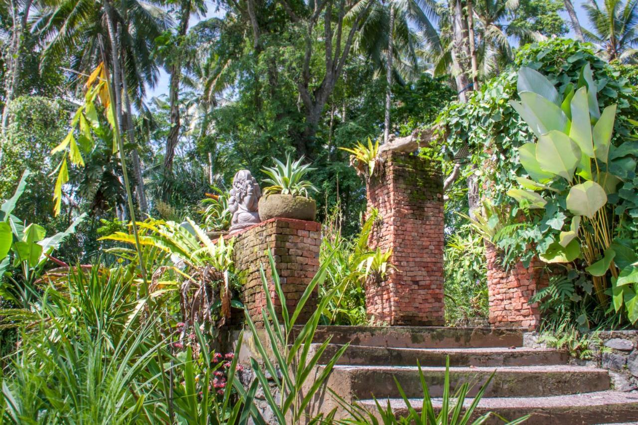 Mahadevi Jungle Retreat Joglo 3 *