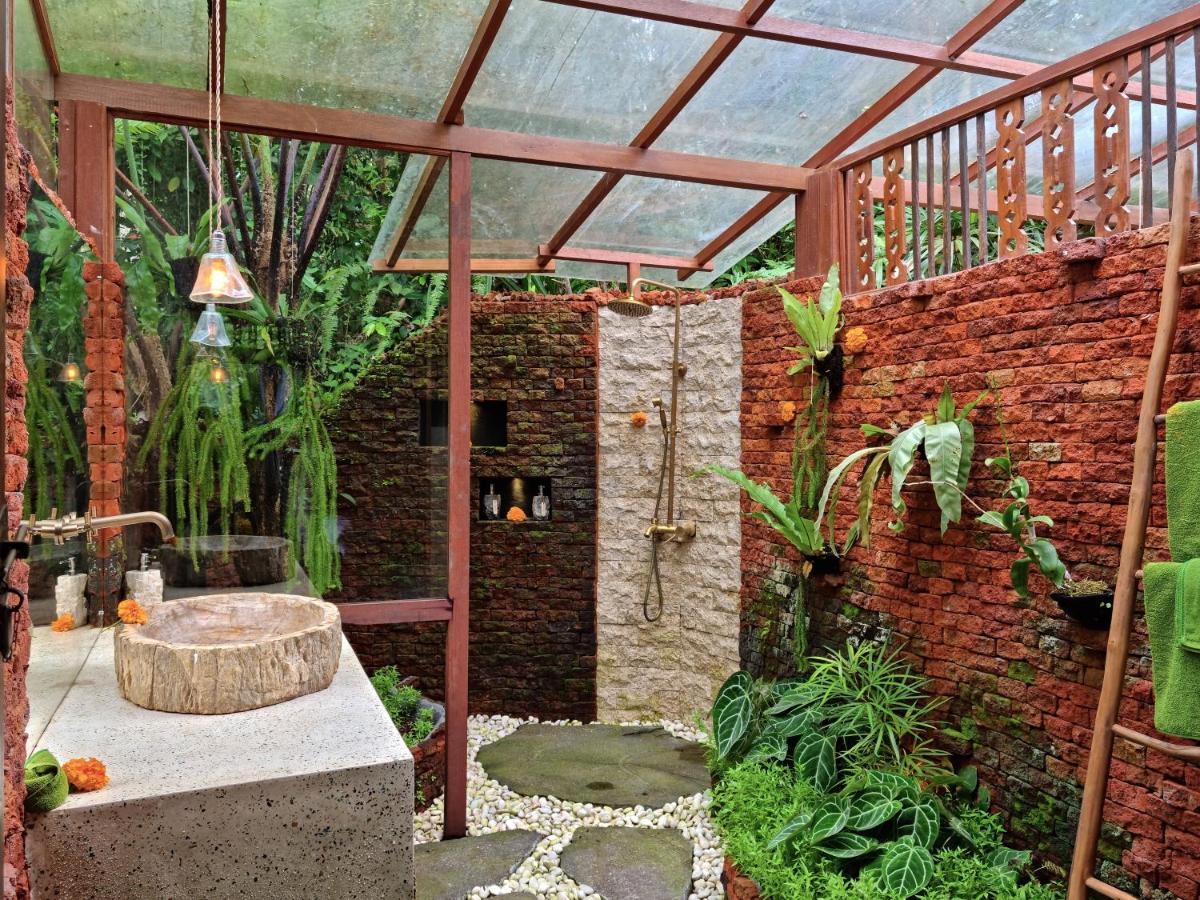Mahadevi Jungle Retreat Joglo 3 *