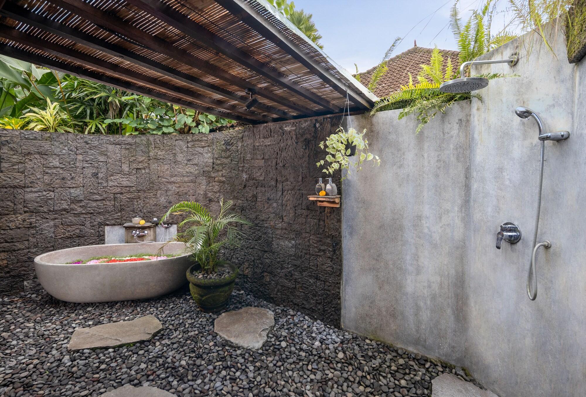 Villa Madani Antique