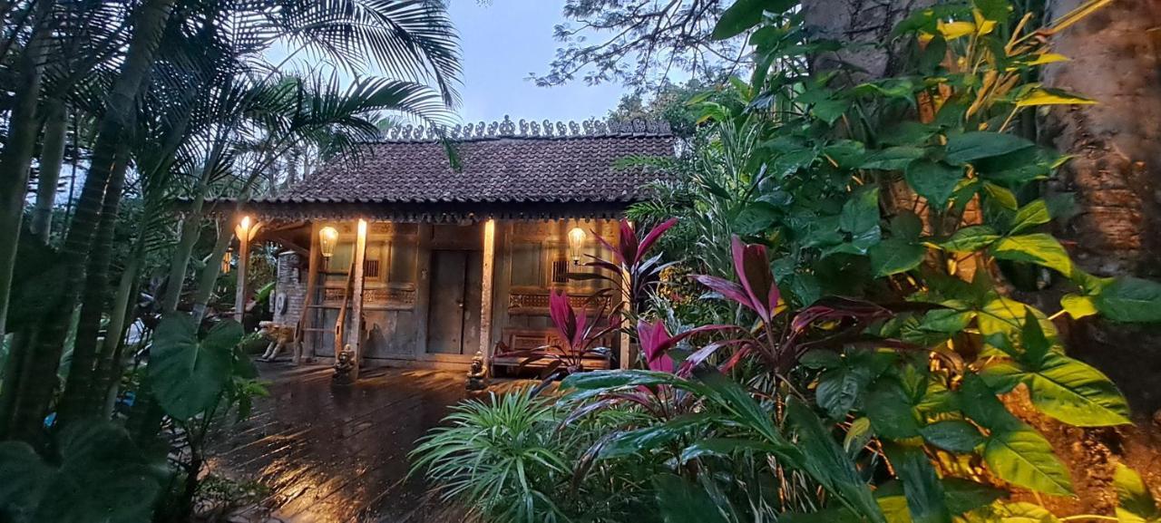 Ayu Dira Heritage House Villa