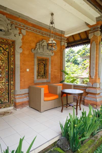 Hotel White House 3*