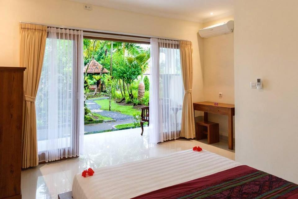 Hotel White House 3*