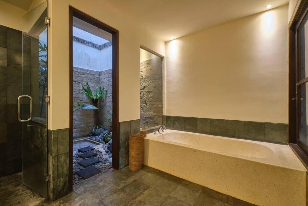 New-5br 7mins To Center Villa