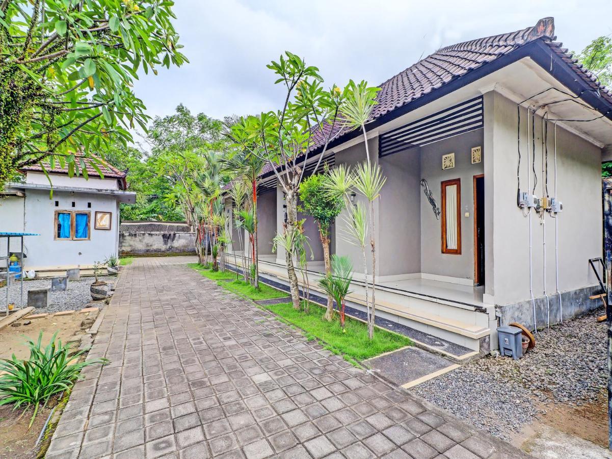 Oyo 92203 Tata Hotel 2*