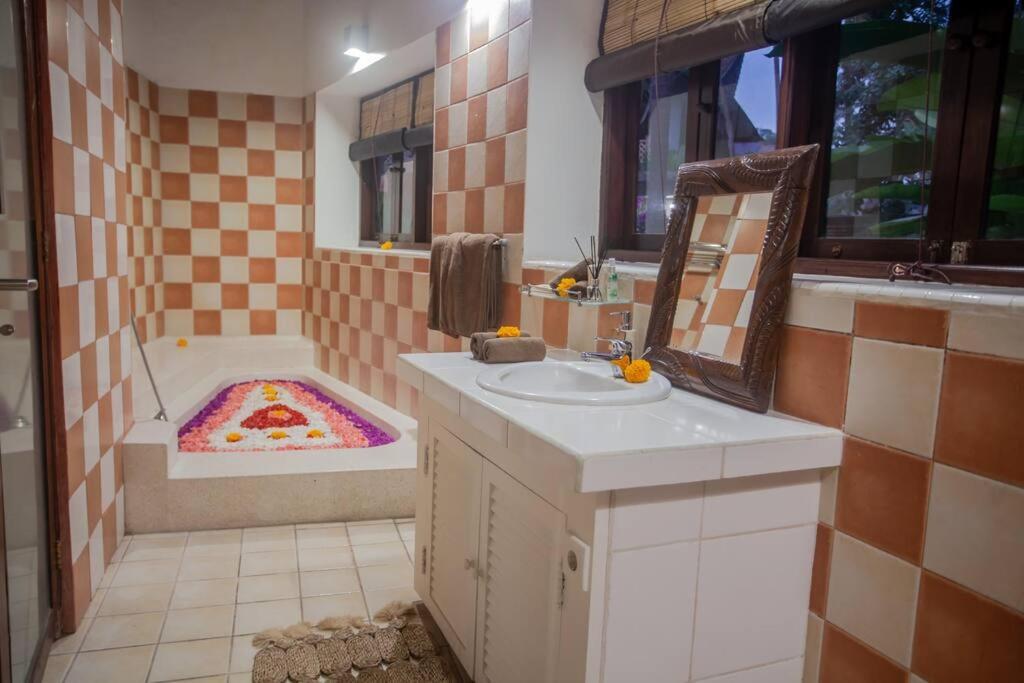 Huge W/ Pool And Spectacular Rooftop Patio!