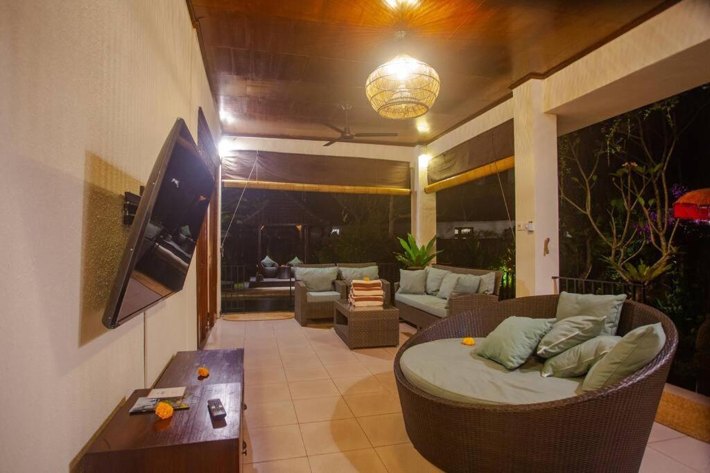 Huge W/ Pool And Spectacular Rooftop Patio! *