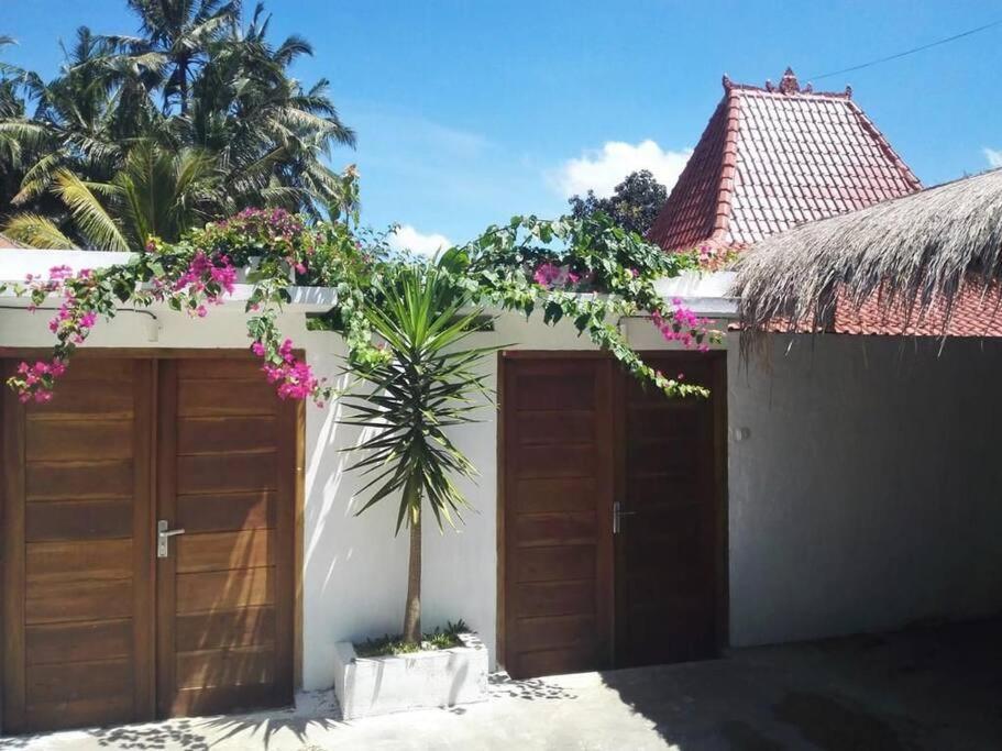 Vila Kayu Keluarga Lilas *