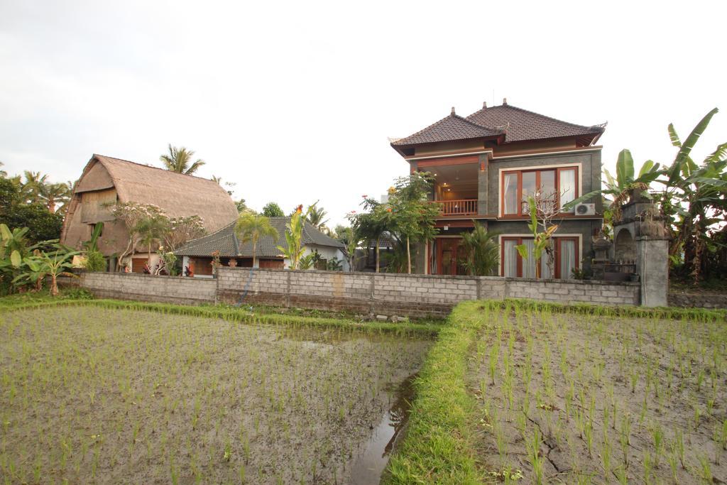 Gasthuis Wates Sari 3*