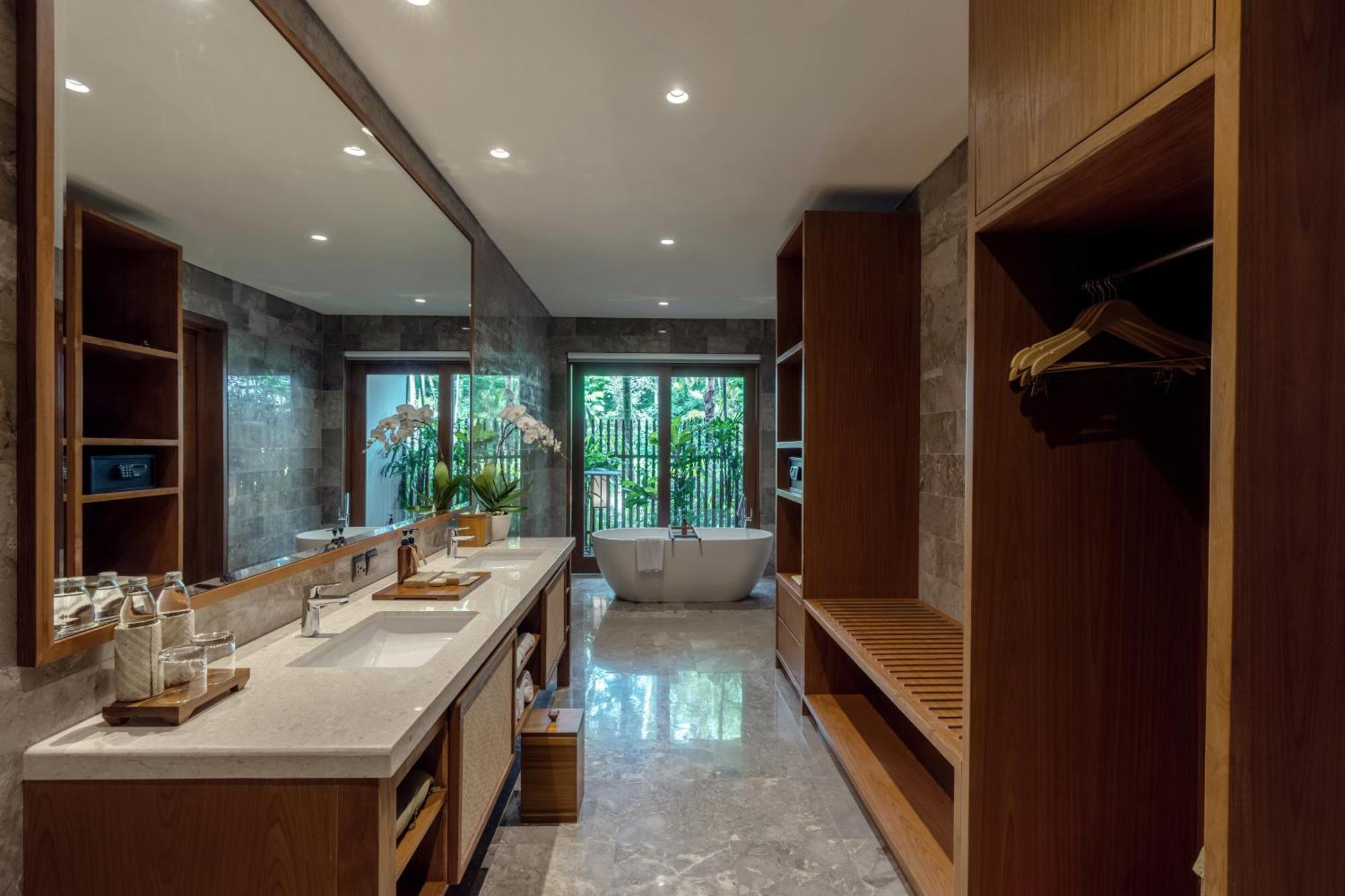 Anandadara & Hotel 5*