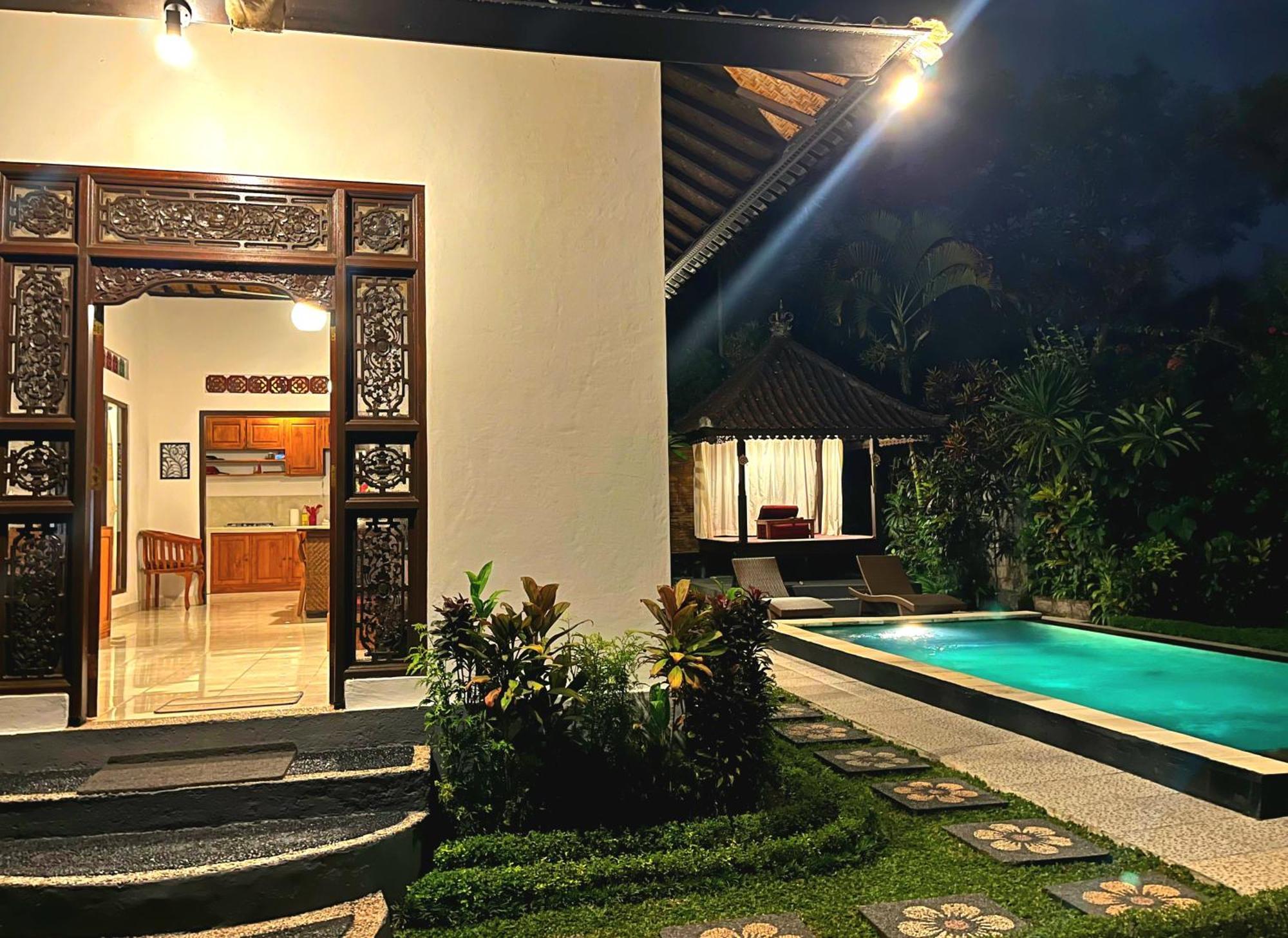 Sari Kembang 1 *