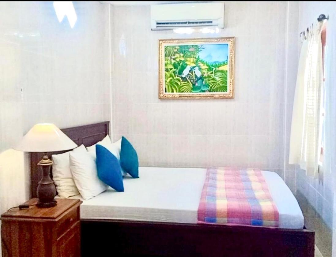 Banana Hotel