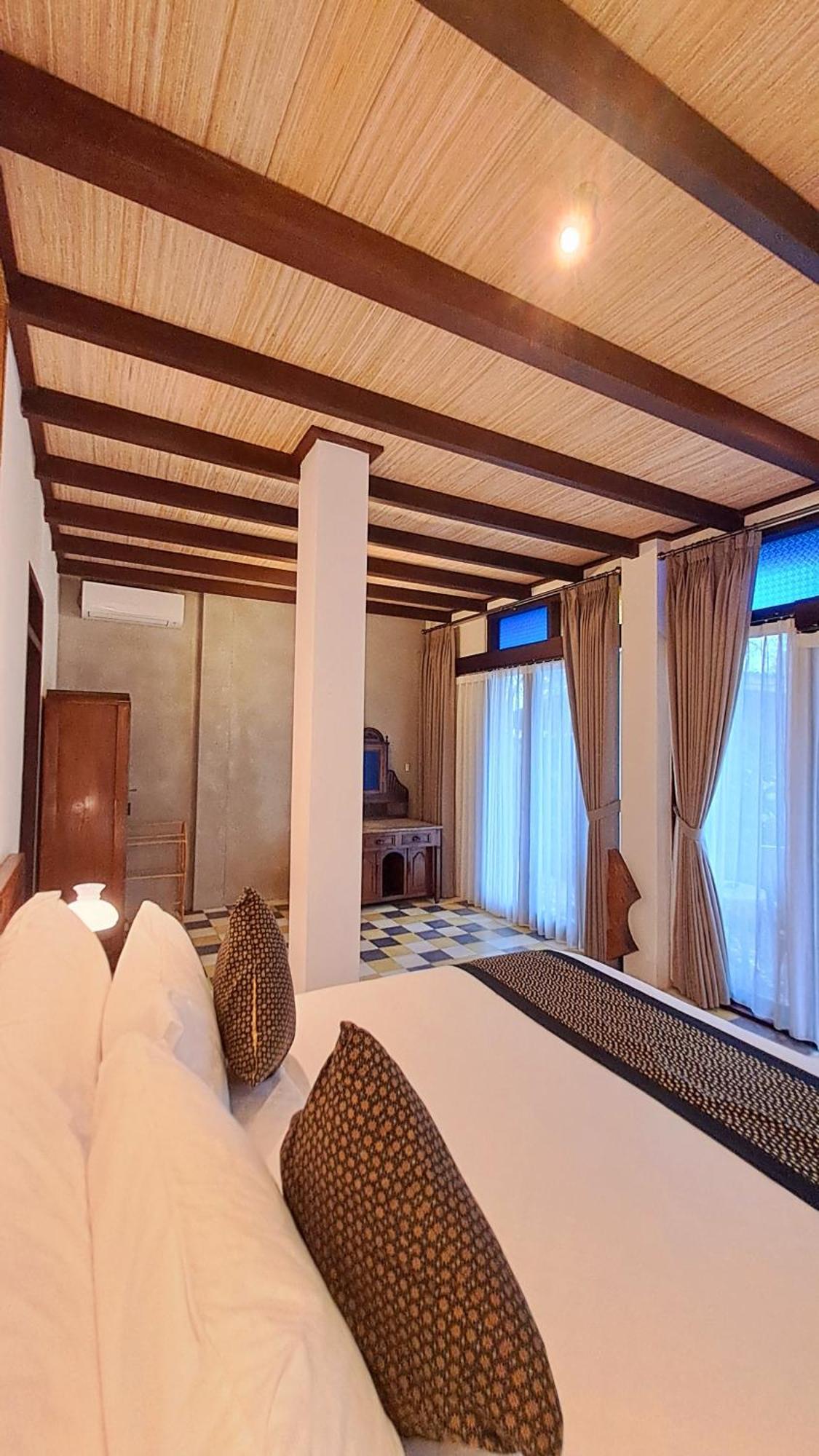 Ayu Dira Heritage House Villa *