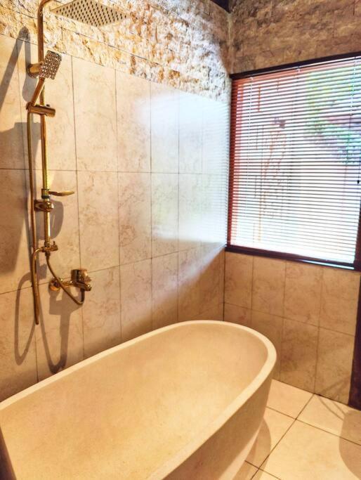 Villa *new* Jungle Joglo With Waterfall View *