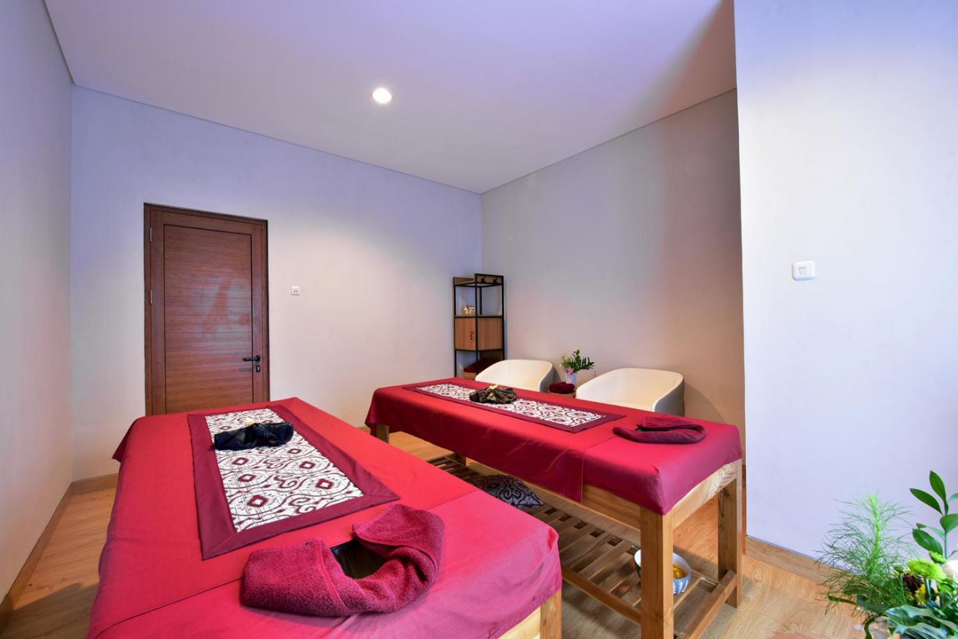 Mahayoga Private Pool And Resto
